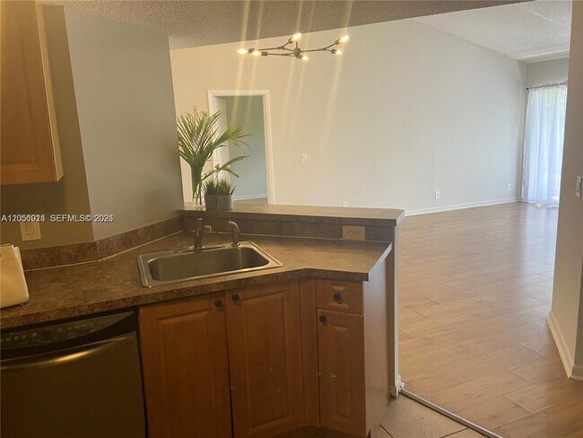 Building Photo - 8871 Wiles Rd