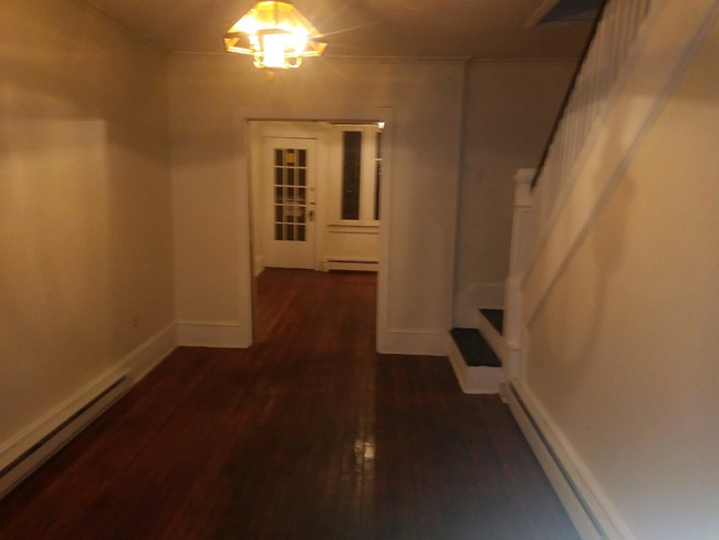 Building Photo - 108 E Main St
