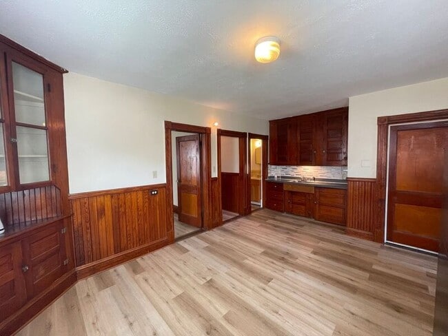 Building Photo - 68 Laval St