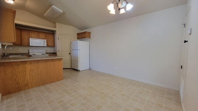 Foto del edificio - Gorgeous Eagle Mountain Condo!