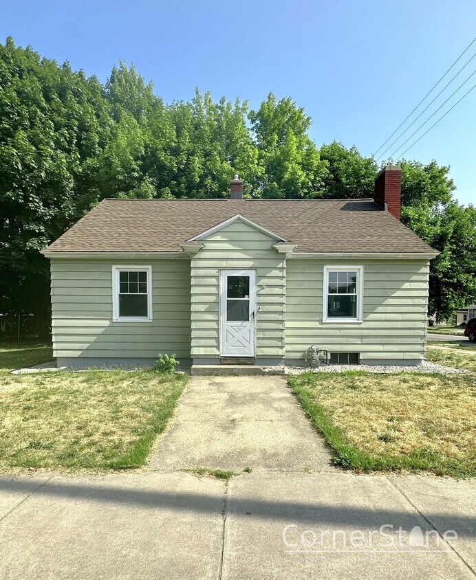 310 Washington St, Holland, MI 49423 House Rental in Holland, MI