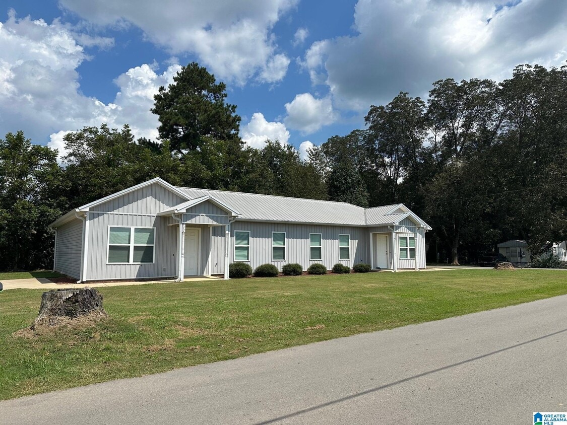 Foto principal - 162 Crocker Rd
