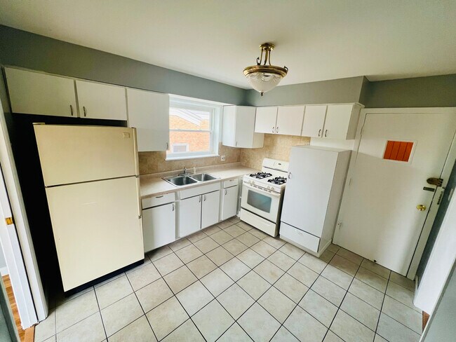 Building Photo - 8939 N Wisner St