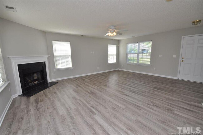 Foto del edificio - 5909 Rivercliff Ct