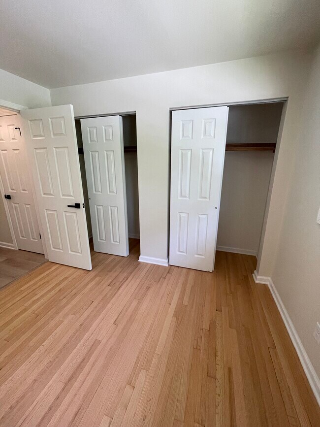 Foto del edificio - 5910 Teakwood Dr
