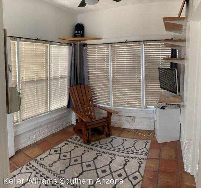 Building Photo - 3 br, 2 bath House - 694 E Adams St.