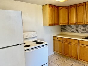 Building Photo - 9423 Eucalyptus St