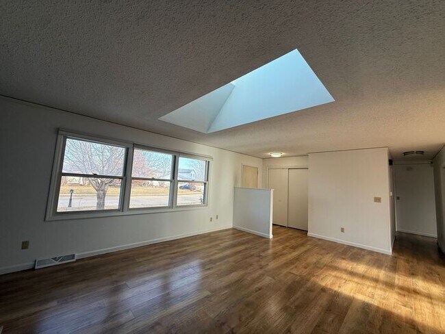 Foto del edificio - $2,500 | 3 Bedroom, 3 Bathroom House | No Pets | Available for Immediate Move In!