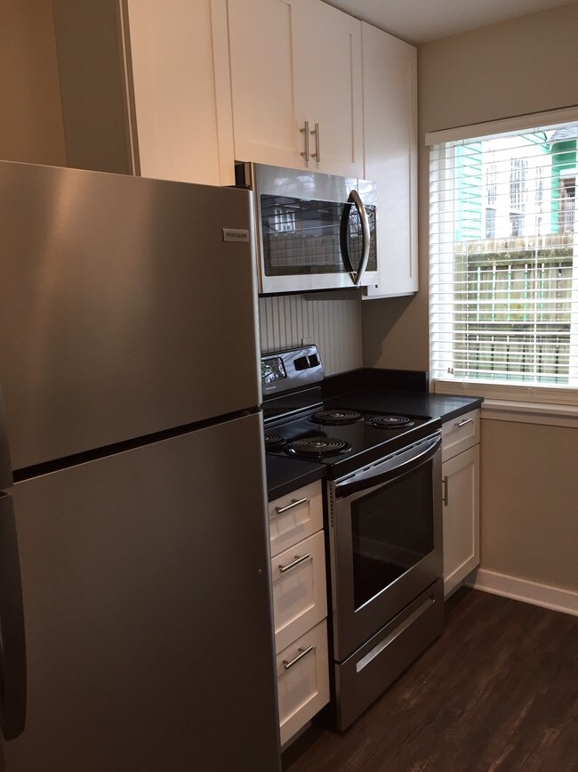 Cocina - 302 S 11th St