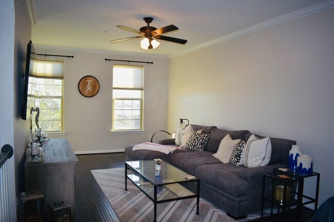 Foto del edificio - Beautiful Modern 3 Bedroom