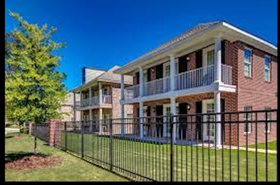 Foto principal - 1303 Cloverdale Rd