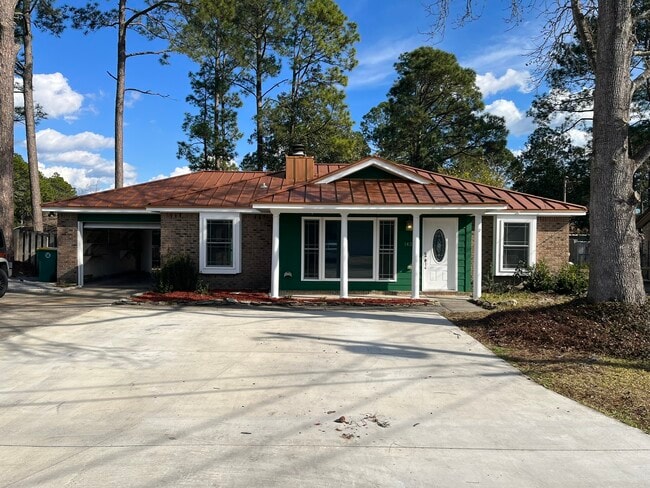 Building Photo - 1423 Mixon Dr