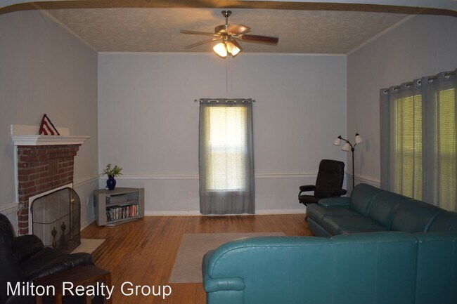 Building Photo - 4 br, 3 bath House - 475 Main St.