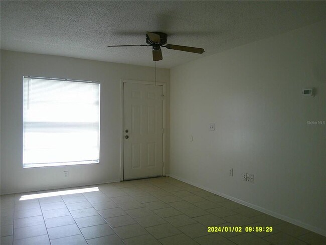 Building Photo - 71 Lake Villa Way