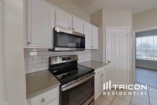 Foto del edificio - 589 Continental Dr