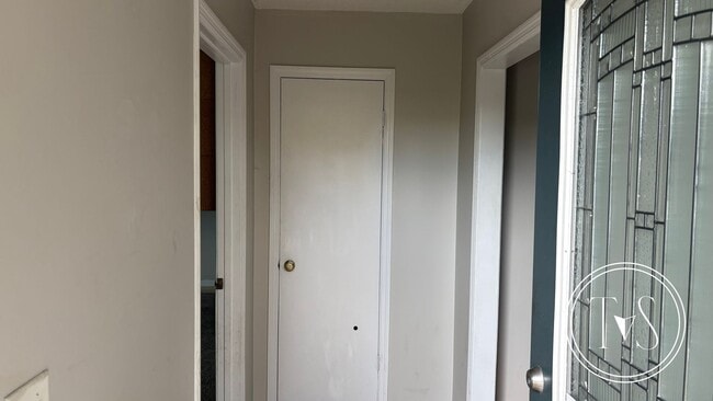 Building Photo - FALL MOVE-IN SPECIAL: 50% OFF 1st FULL MONTH'S RENT!**