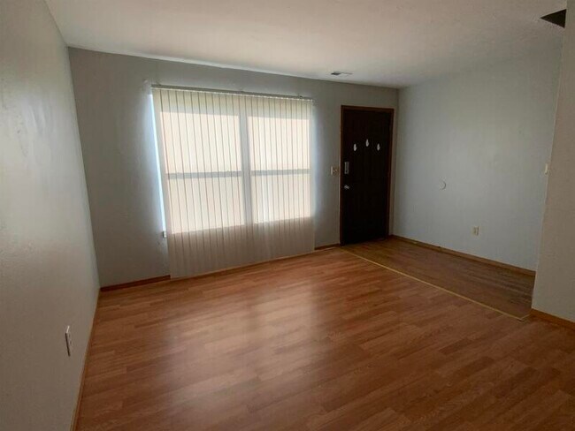 Foto del edificio - 1034 Belle Valley Dr