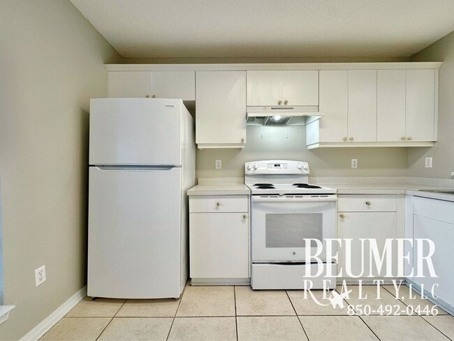 Foto del edificio - Charming 3br 2 bath Located 4 miles from NAS Back Gate