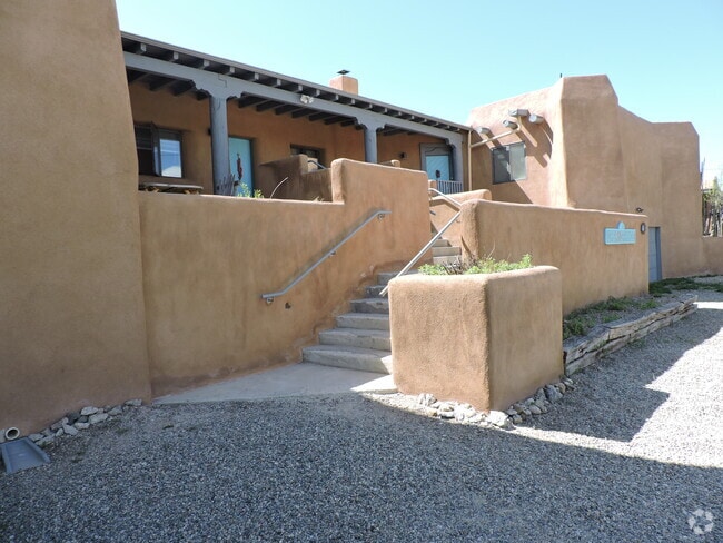 Building Photo - 307 Valverde St