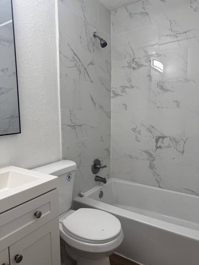 Foto del edificio - 1154 W 22nd St