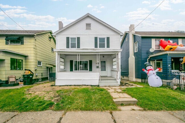 Foto del edificio - Stunning 3 bedroom home in Aliquippa available May 1!