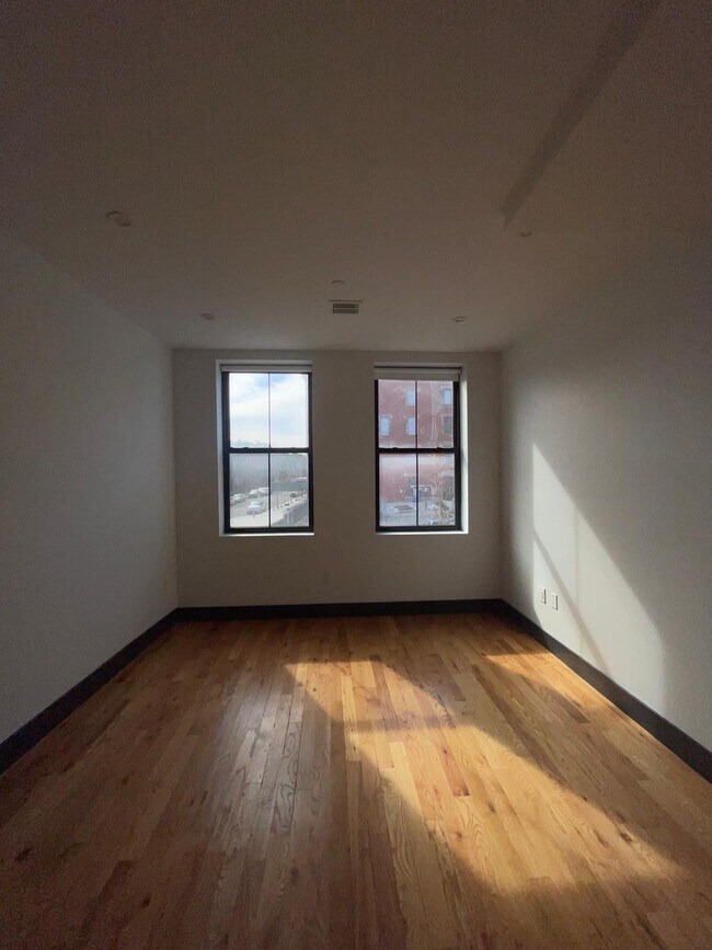 Foto del edificio - 568-572 Communipaw Ave