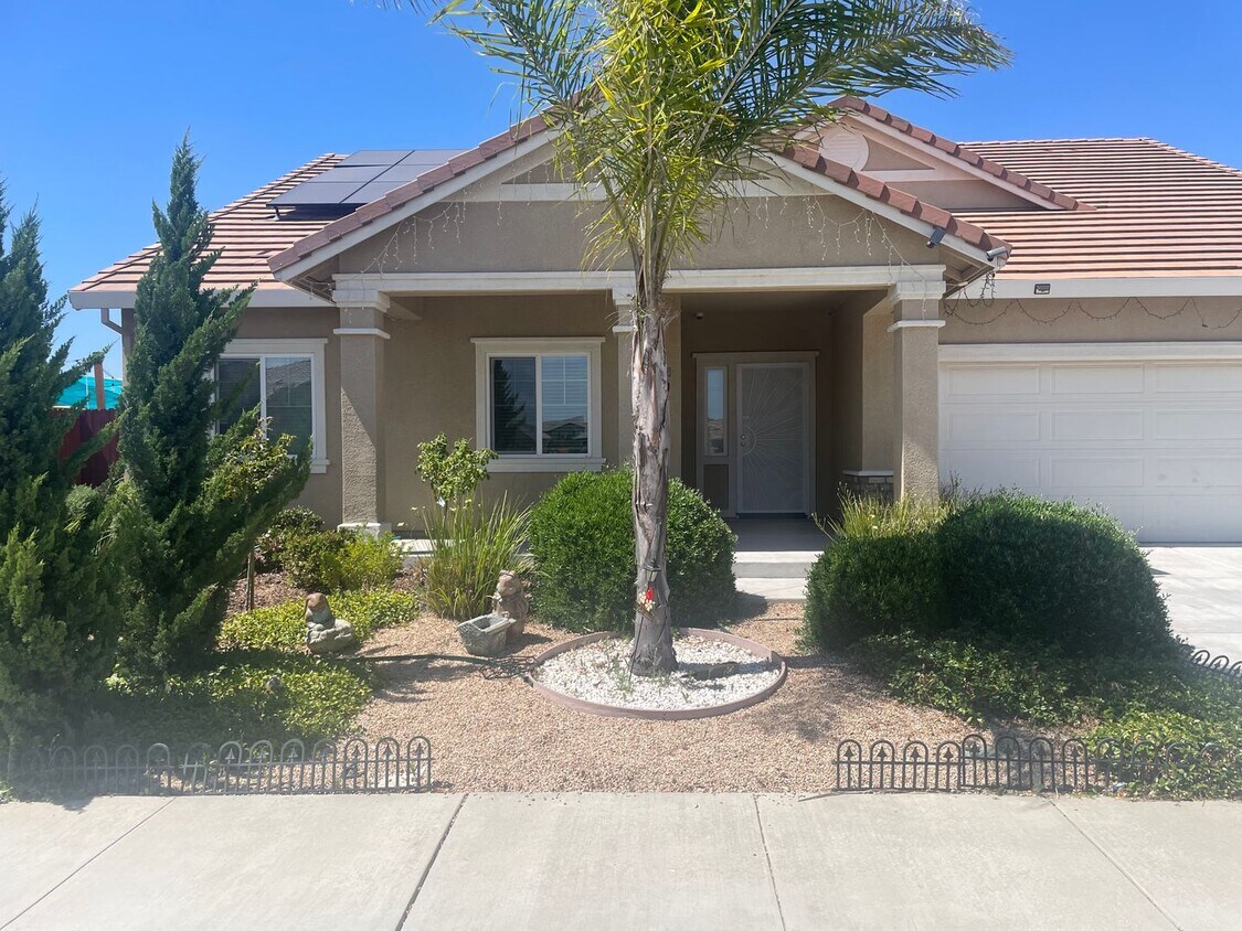 Primary Photo - 519 Camelot Dr