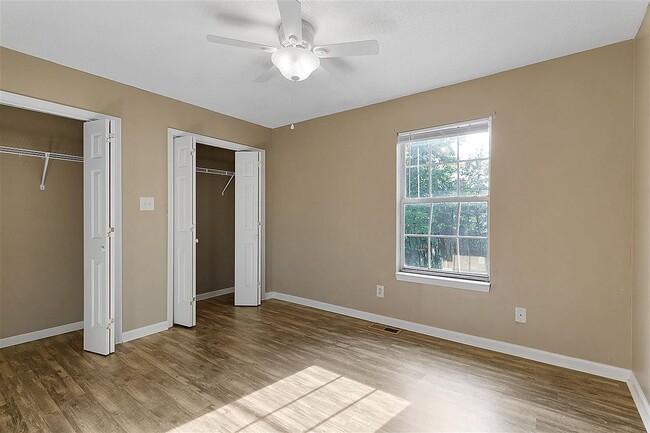 Foto del edificio - 715 Walker Rd