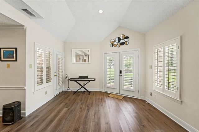 Foto del edificio - 9420 Blue Jay Way