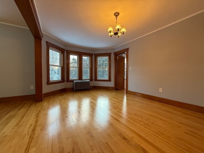 Building Photo - 58 Oxford St N