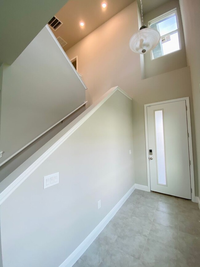 Building Photo - Luxury style townhome for rent in Winter Park