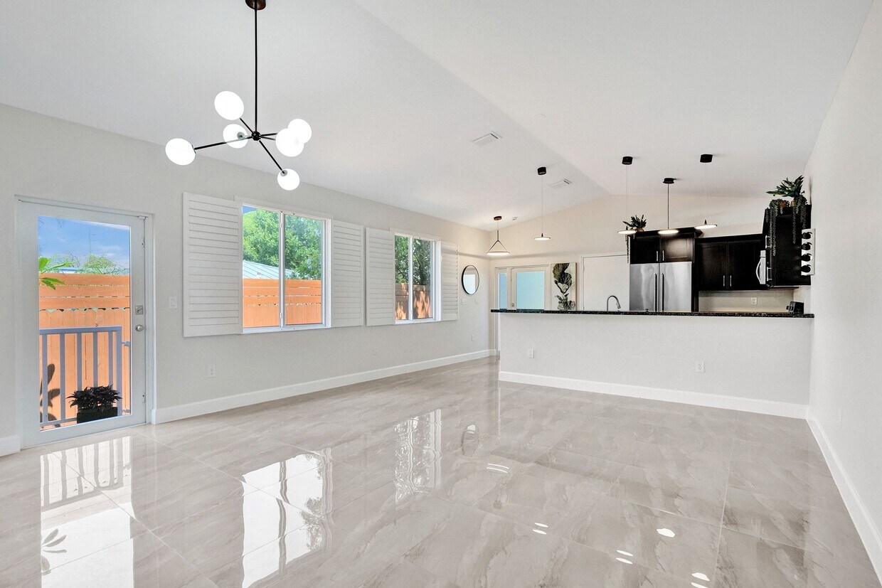 Foto principal - 60 NE 26th St