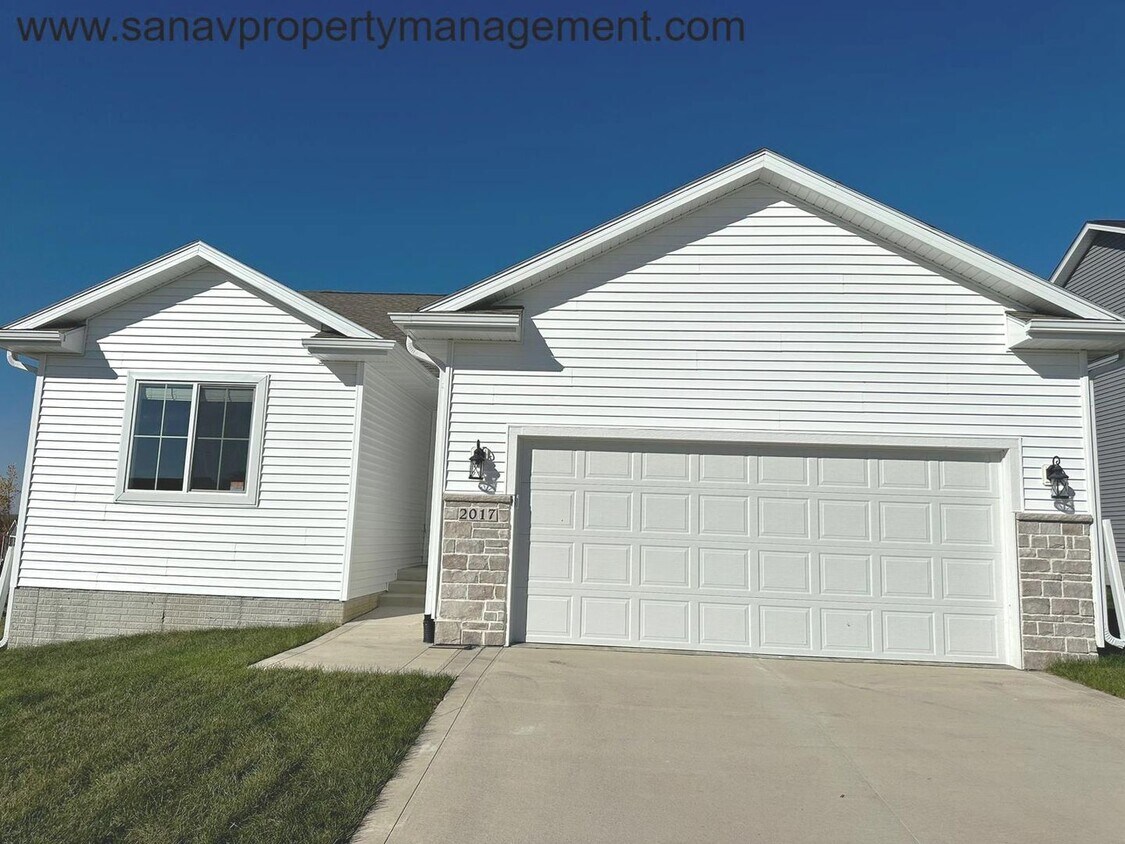 Primary Photo - Stunning Single Family Home in Norwalk!