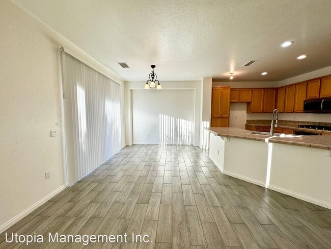 Building Photo - 3 br, 2 bath House - 42211 Revere Street