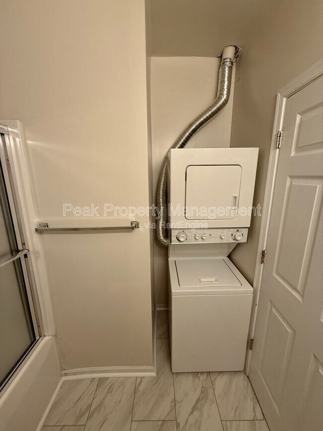 Foto del edificio - 1110 W Main St