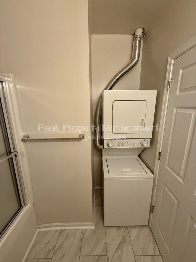 Building Photo - 1110 W Main St