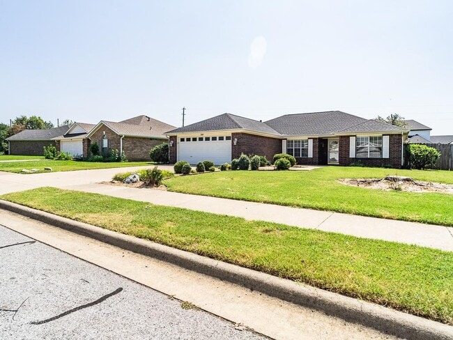 Building Photo - 2305 SW 17th St