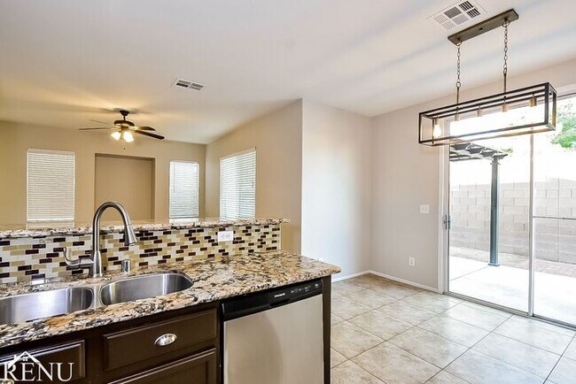 Foto del edificio - 135 Gracious Crest Ave