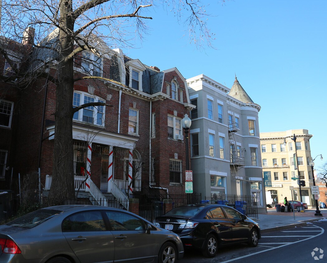 Building Photo - 1666 Park Rd NW