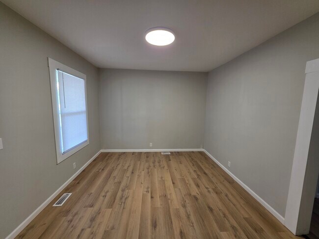 Foto del edificio - Beautiful 3 bed, 2 FULL bath House FOR RENT