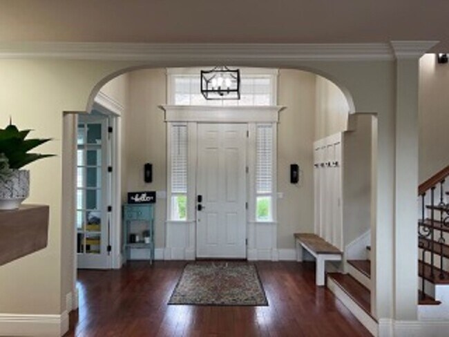 Building Photo - Very Spacious 6 bedroom home with amazing ...