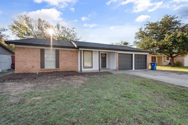 Building Photo - 909 Vaughn Dr