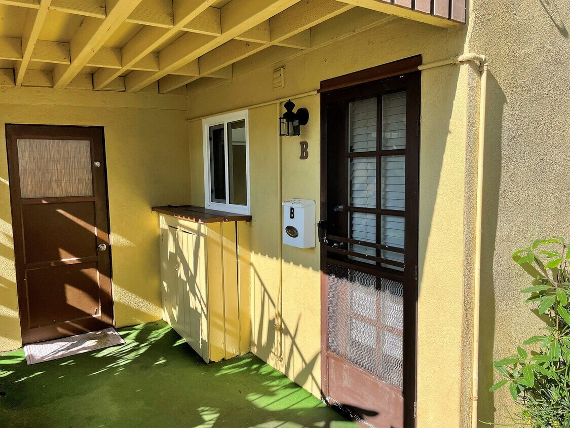 1115 Ocean Ave Unit 1115 1/2 B, Seal Beach, CA 90740 Room for Rent