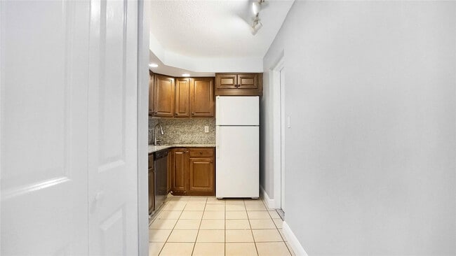 Building Photo - 3111 Oakland Shores Dr