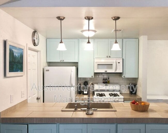 Building Photo - 10302 Annie Oakley Trail