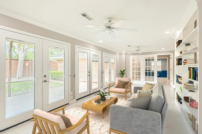 Building Photo - Polished Northwest Dallas home with quick North Tollway access