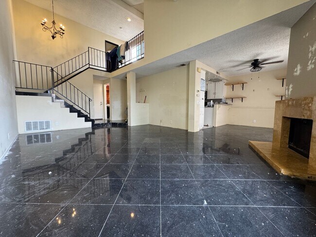 Foto del edificio - 2bd/2.5ba two car garage townhouse in Coro...