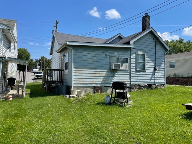 Foto del edificio - Downtown Shelbyville House Available Now!