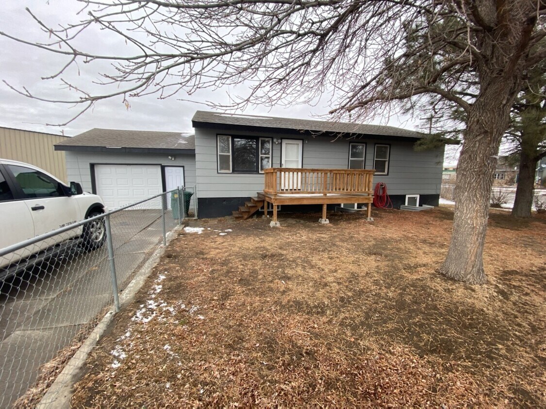 1747 Old Hardin Rd, Billings, MT 59101 House for Rent in Billings, MT