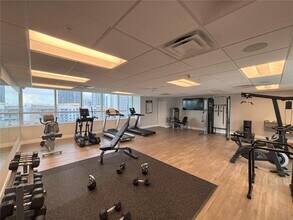 Building Photo - 321 NE 26th St